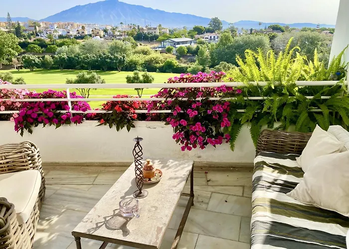Duplex Vistas Al Golf Guadalmina アパート マルベーリャ