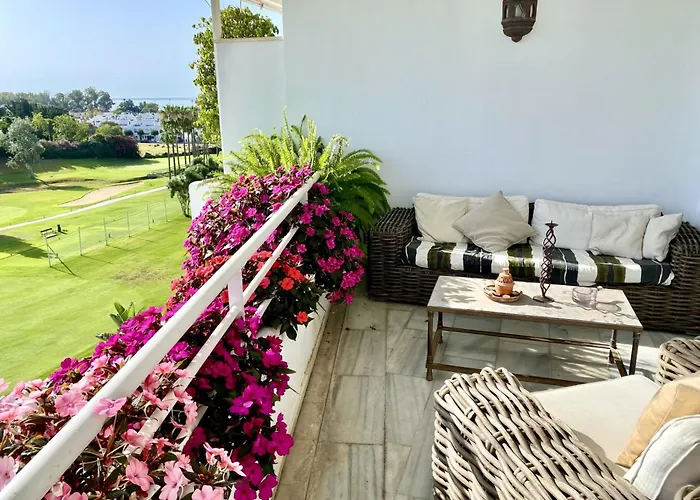 Duplex Vistas Al Golf Guadalmina شقة