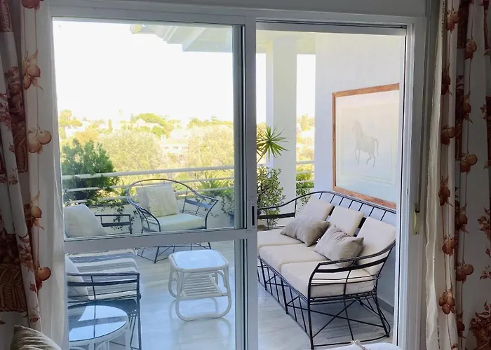Duplex Vistas Al Golf Guadalmina شقة